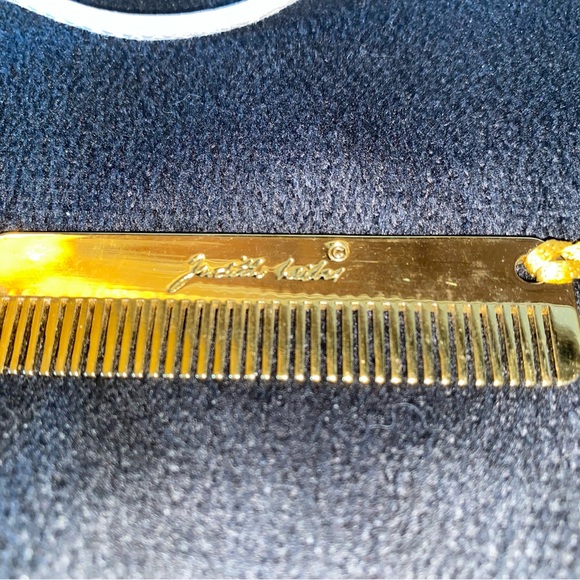 Judith Leiber Vintage white Leather Lion Clutch with 3” gold metal comb - Picture 7 of 13